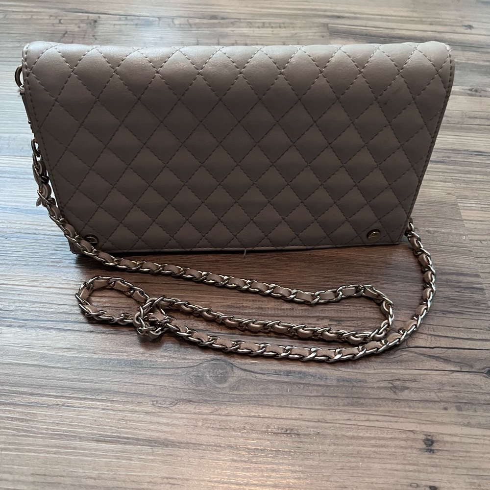 Beige quilted pattern bag